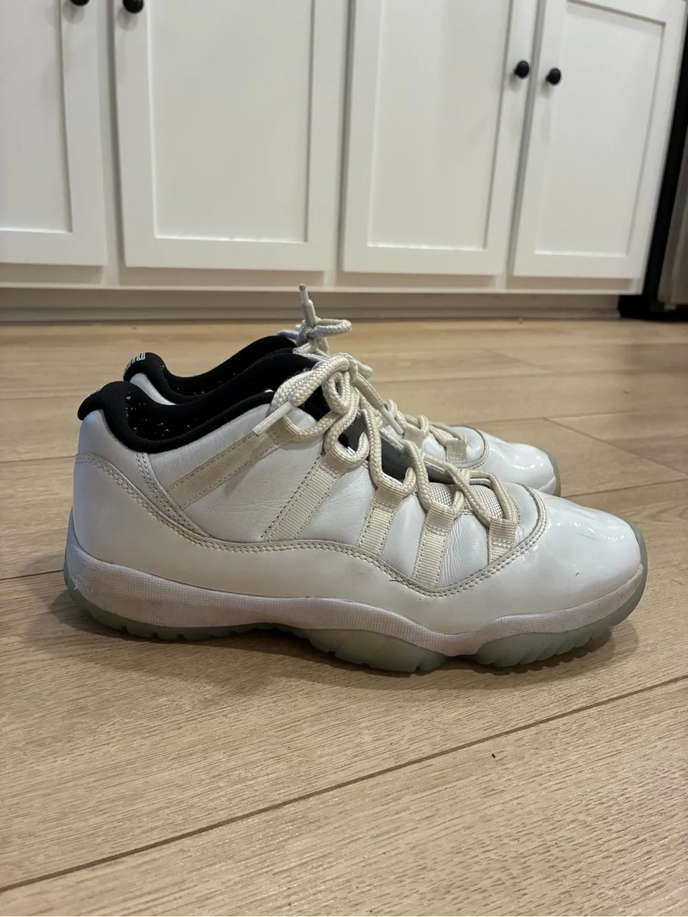 Nike Air Jordan 11 Retro Low Legend Blue White University Blue Size 8 AV2187-117